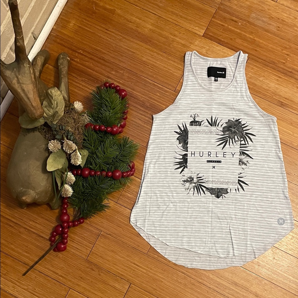 Hurley xs Gray and White Graphic Tank